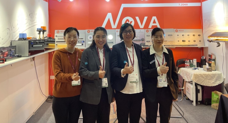 Fabricante de luz de advertência NOVA em Automechanika Shanghai